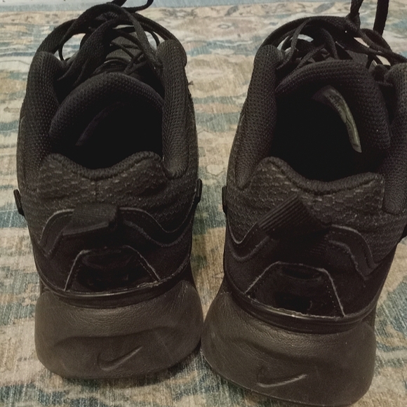 Nike Black chunky women's 9.5 - Picture 2 of 6